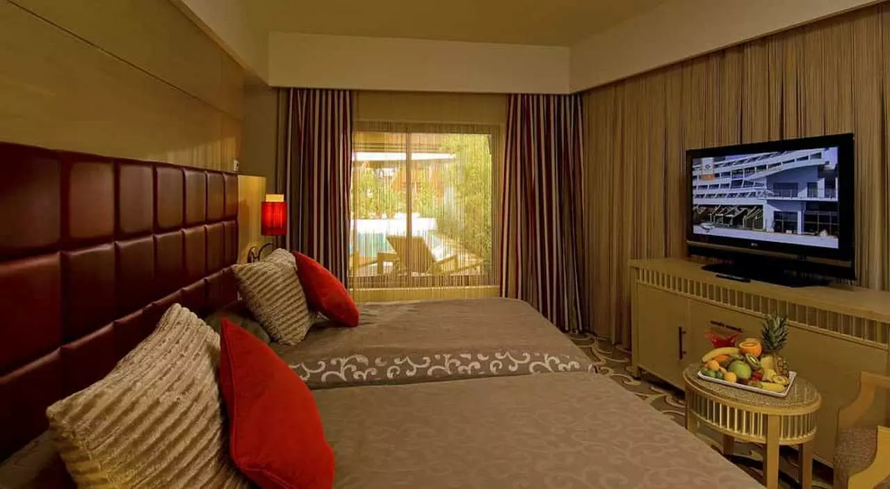 CORNELIADIAMOND_SHABAVIZ (27).jpg